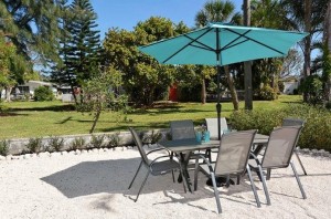 AMI vacation rental backyard dining